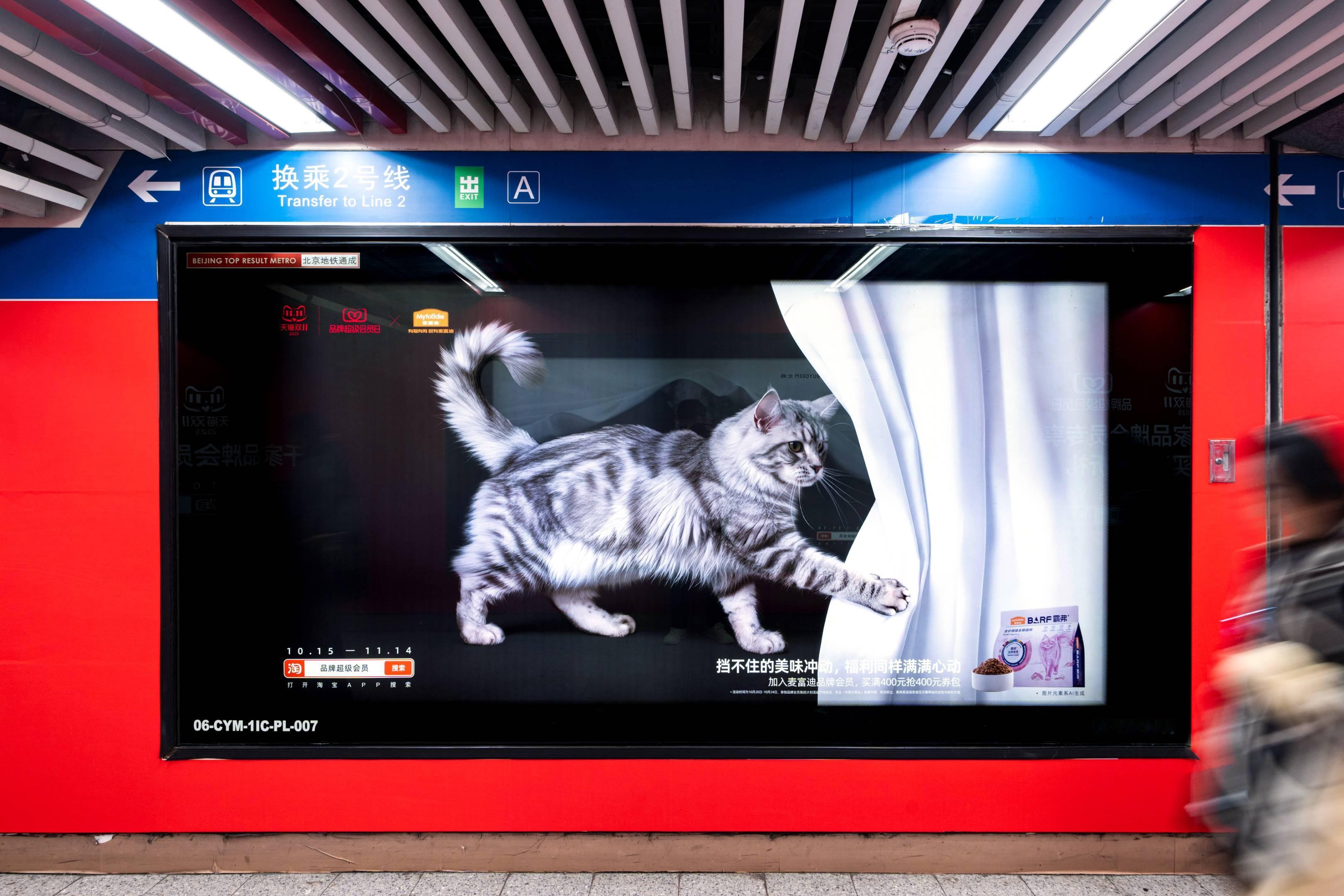 被北京的秋景刷屏了，果然北京的深秋才是中式美学巅峰之作同样被刷屏的，还有朝阳门地