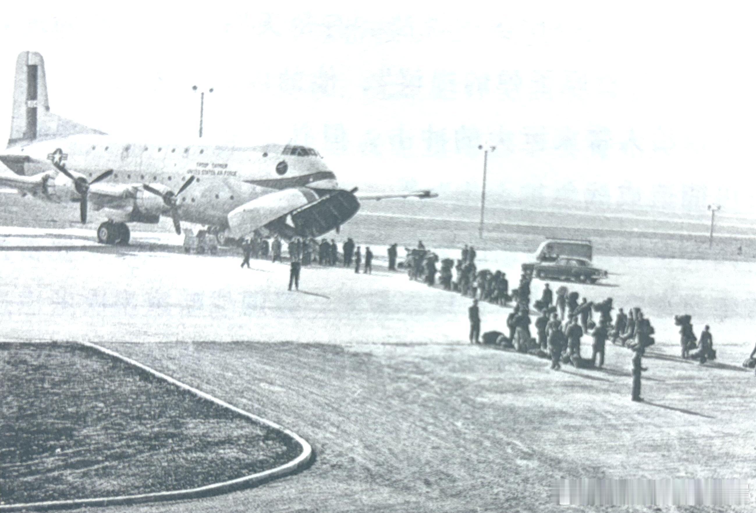 1954年4月23日正当北约领导人齐聚巴黎讨论东南亚局势下一个步骤时，法军伞兵已
