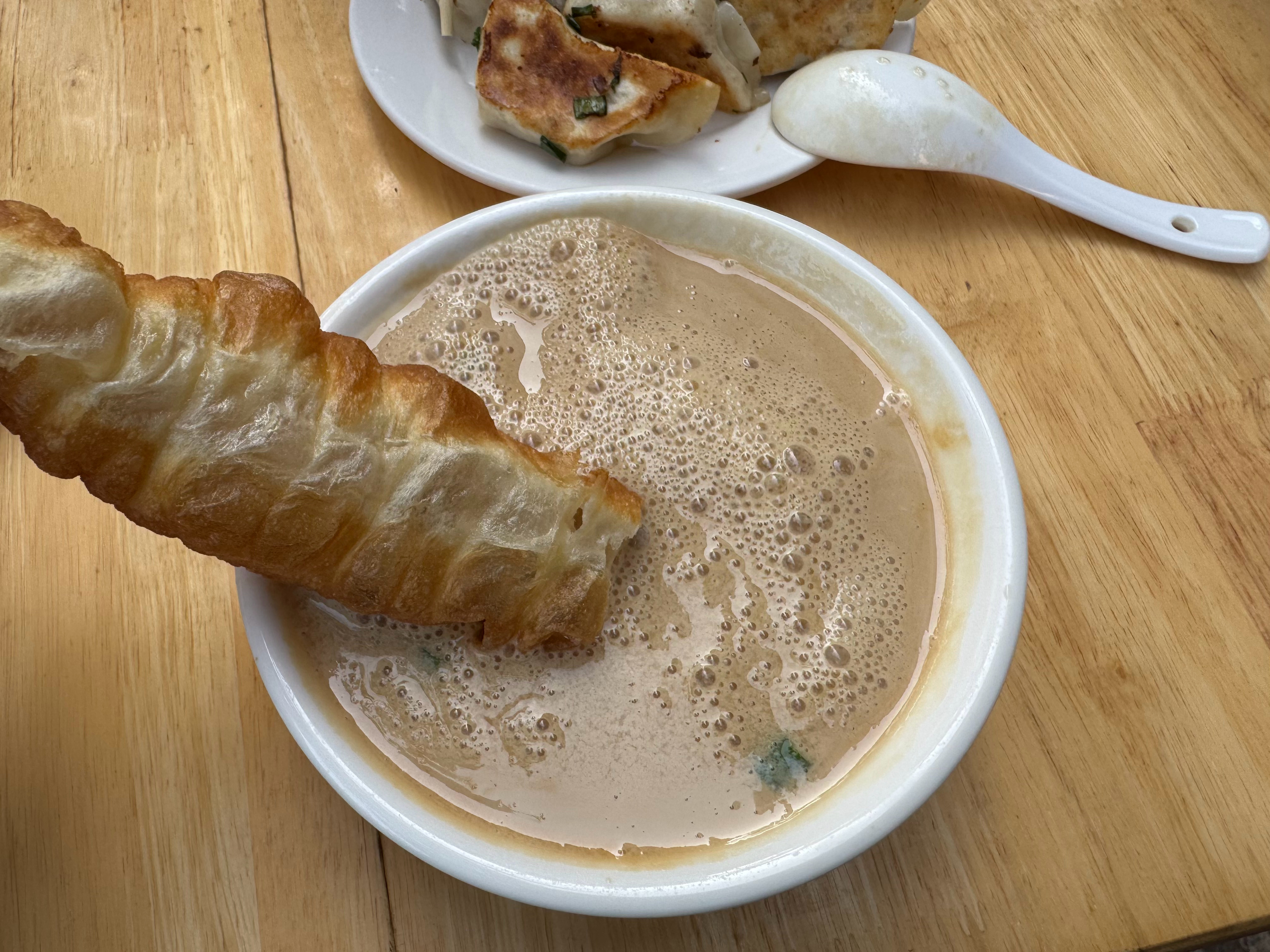 早☀️把安姐送到学校有火速上楼去安奶奶那里把狗子叫起来遛狗遛完狗给安奶奶泡好咖啡