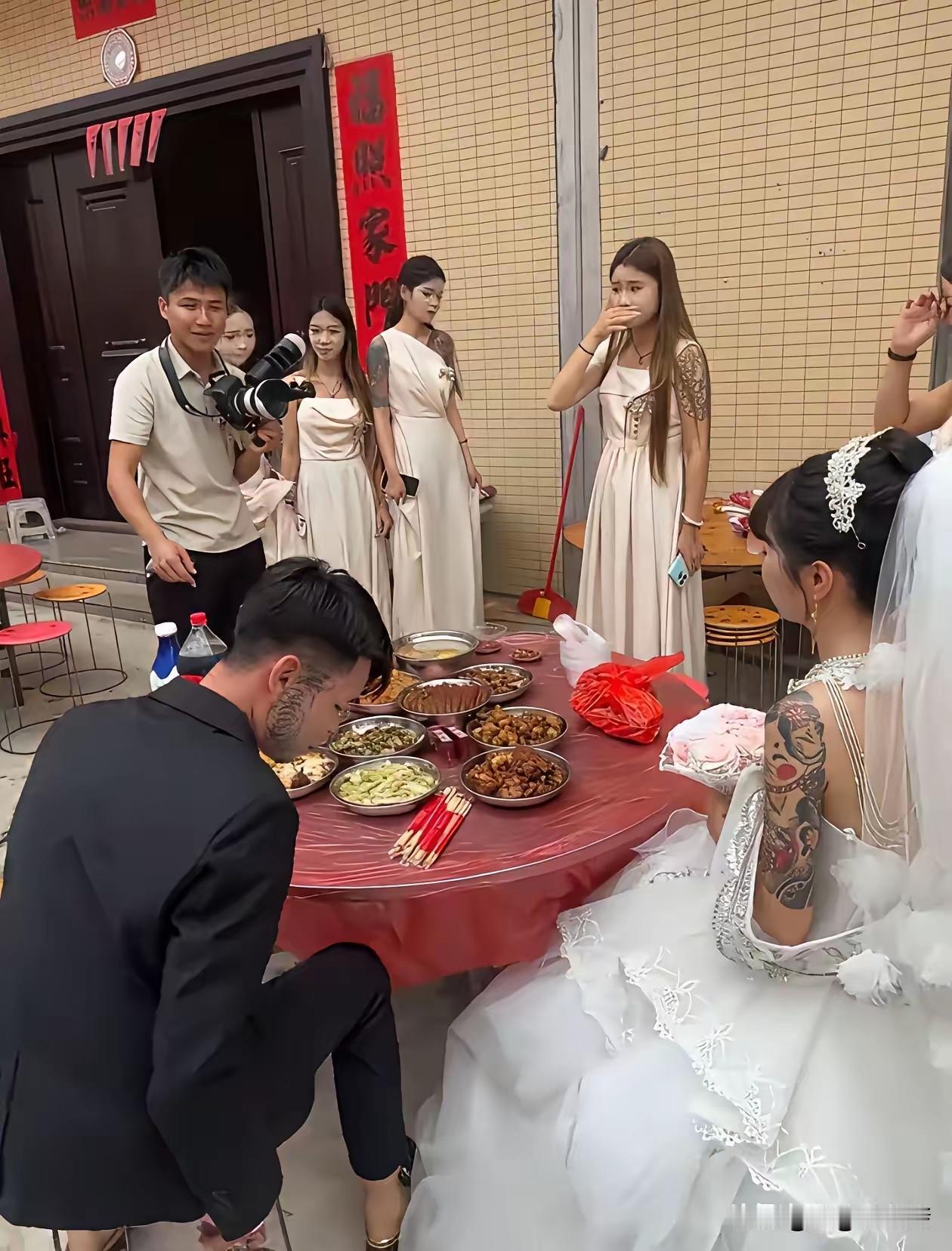 这是养生，足浴，采耳，KTV一锅端。