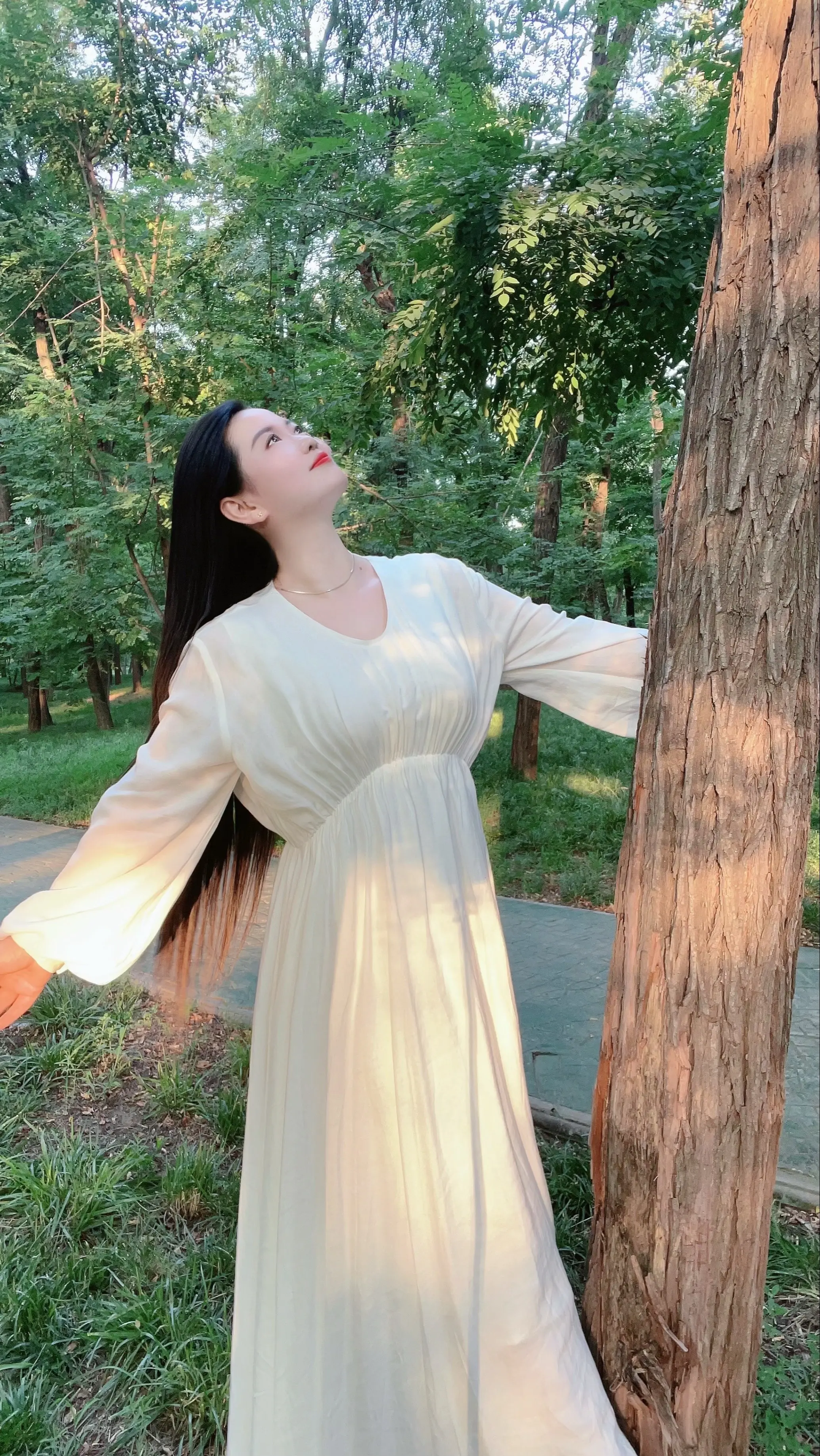 人生艰难困苦犹如欲坠的夕阳，只有敲碎它，金黄才会洒落在成功路上。人生之...
