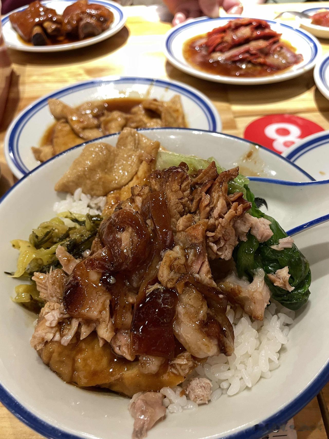 不过我儿子很会点餐，每次点的饭菜正好都吃光。

有时难免会生下一点菜，我都一定会