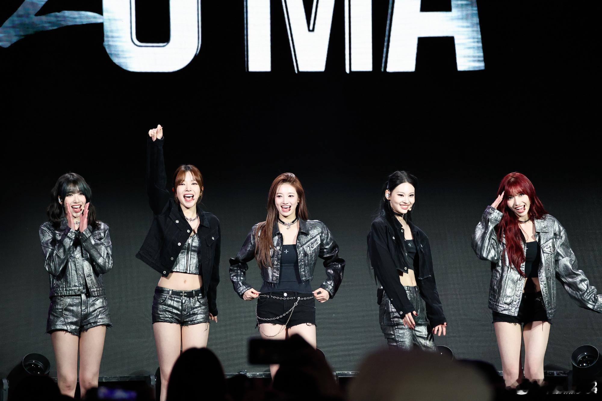 A2OMAY舞台我给到一个夯 这两首歌连唱的设计太聪明了，完全展现了她们的不同魅