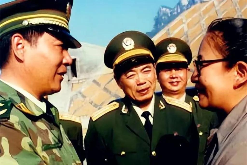 1996年，正在办公的刘源接到一个电话，只听对方说：“小源，我是你李讷姐，我想见