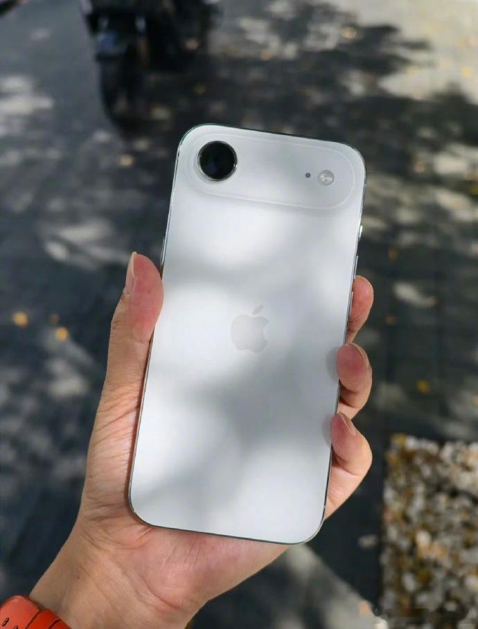 曝富士康拆除iPhoneAir大部分生产线总感觉这个机型的存在很鸡肋，不是纯粹的