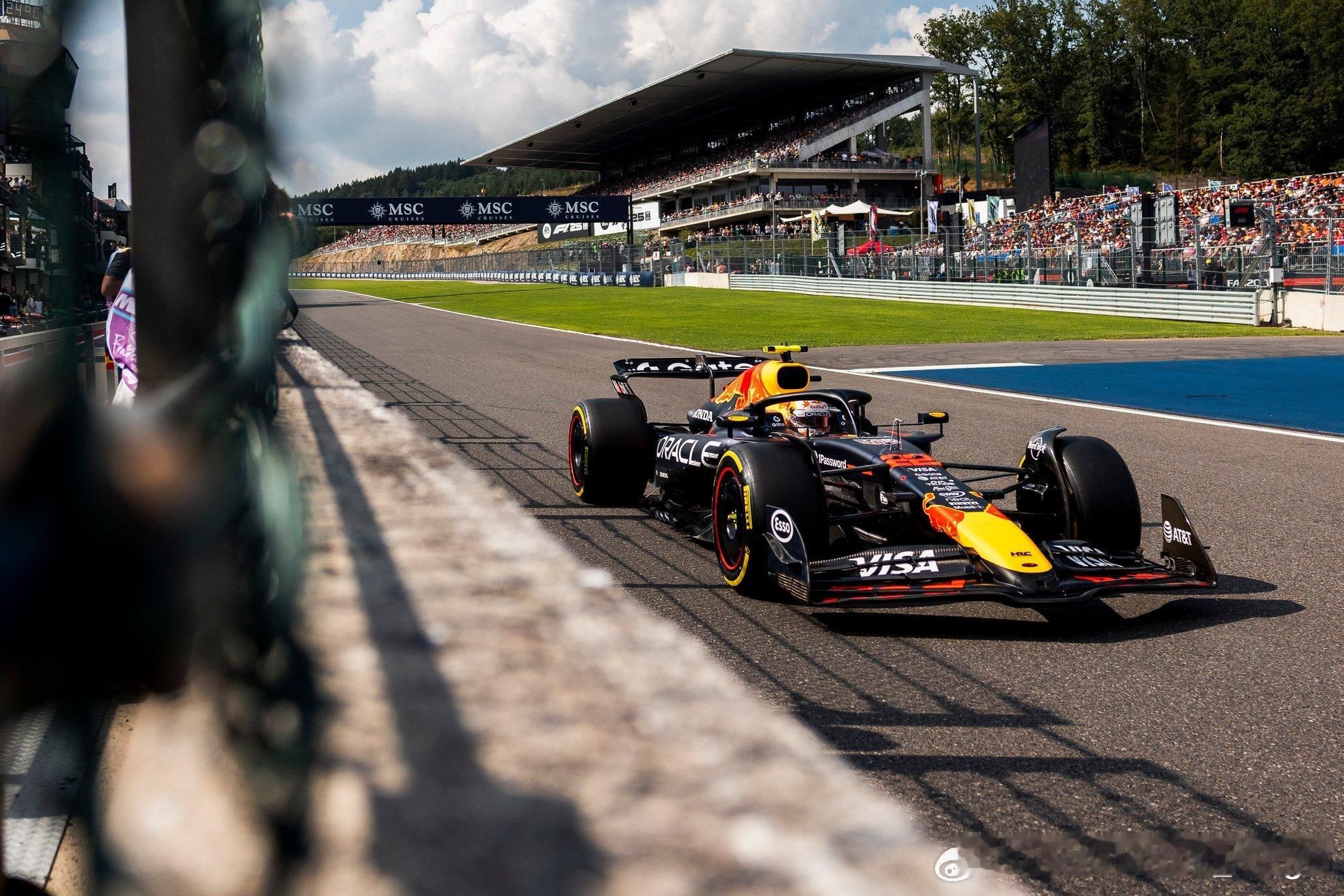 2025F1比利时大奖赛排位赛 两台红牛赛车都进入了Q3。在霍纳离开之后，角田曾