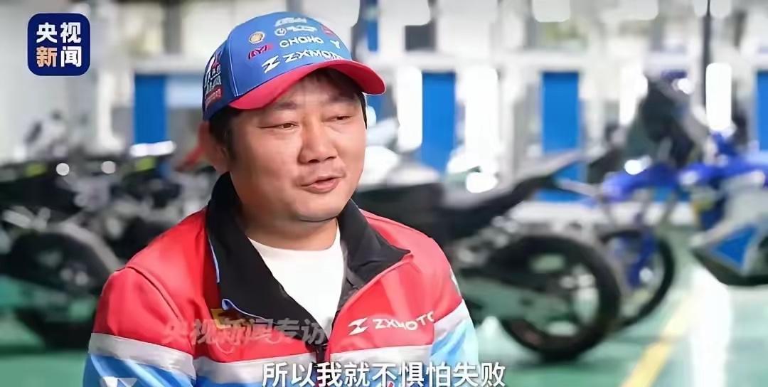 张雪去重庆创业前，曾在浙江一家公司工作4年。他的女老板应儿说：张雪这个人太实诚了