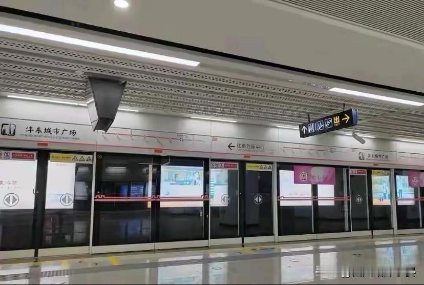 西安公交线路调整预告：
1. S6路首末站调整为丈八东路子午大道口（环行）；
2