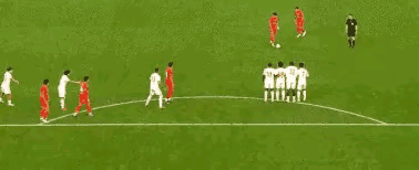 这会是本轮中超联赛最佳扑救吗？上海海港外援维塔尔的这脚射门无论角度还是力度都相当