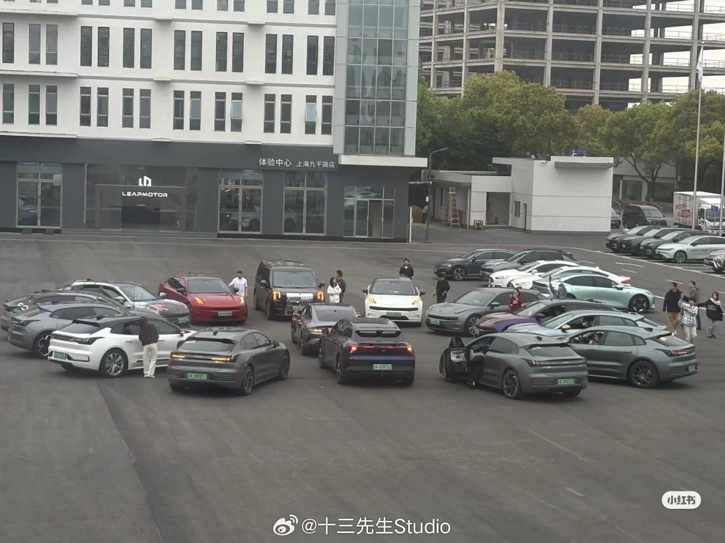 蛤？极越也参与了围殴[允悲]#汽场全开##小米su7##极氪三周年有朋友有未来#