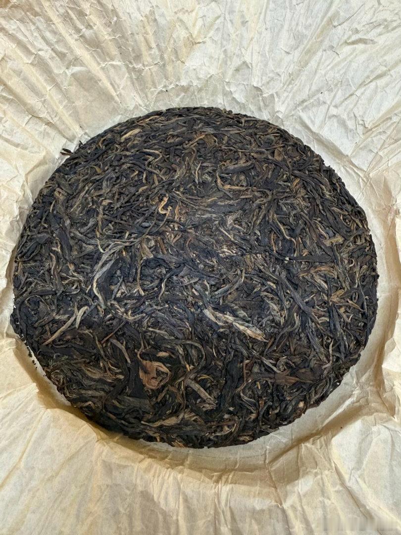 我喝过最好的倚邦大黑树林古树！茶气柔柔地来，出一身大汗，水路极细极柔！ 