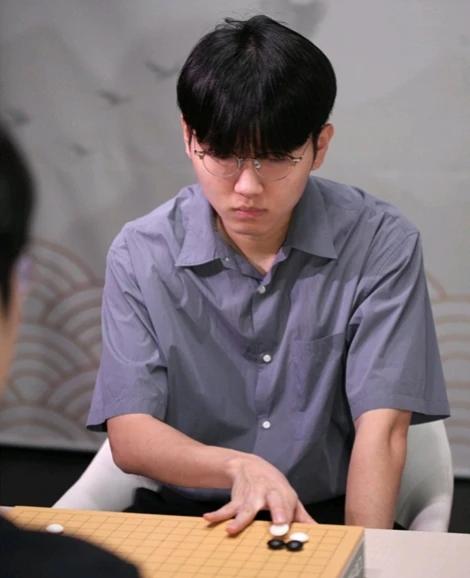 重中之重~亚运会男个金牌



第19届杭州亚运会围棋项目时隔13年重返亚运舞台