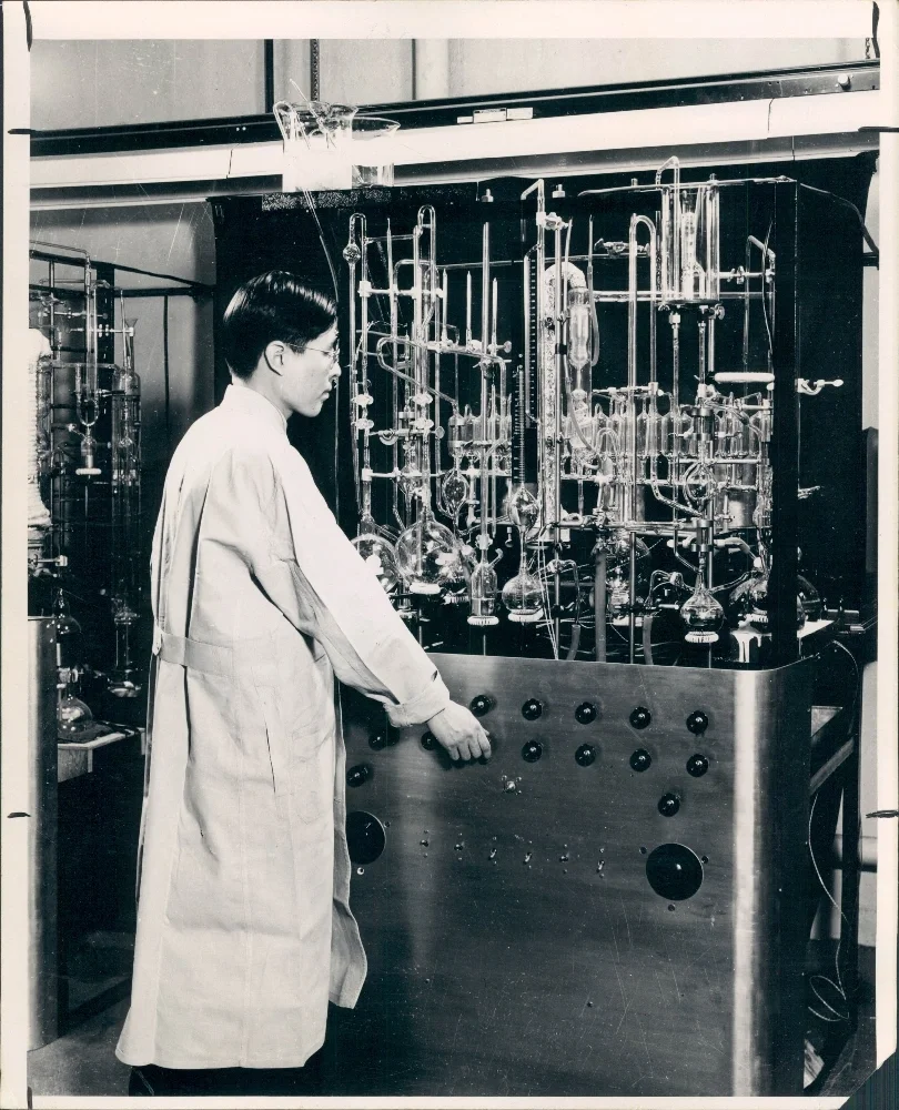 1950年，上海，天气预报分析空气质量的设备。