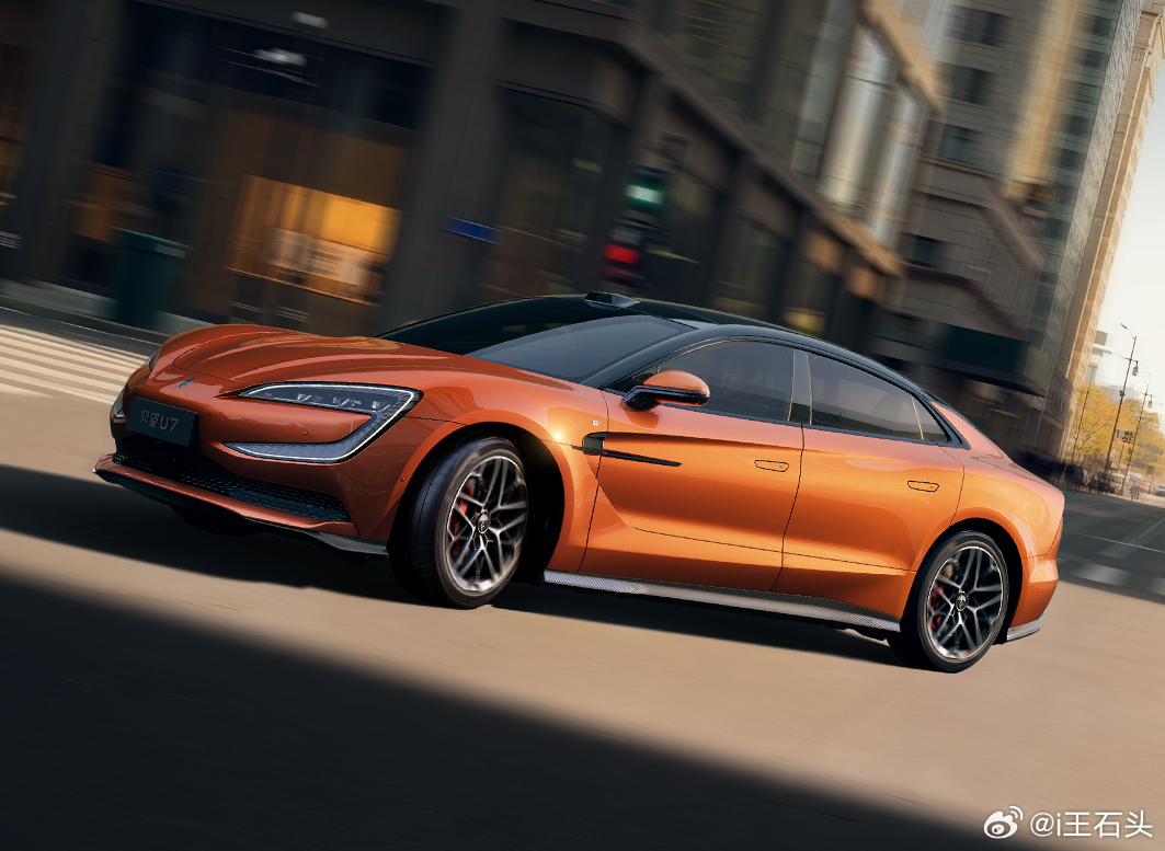 刚刚，比亚迪第二代刀片电池官宣，现在确认了一个事，就是新款仰望U7首搭第二代刀片