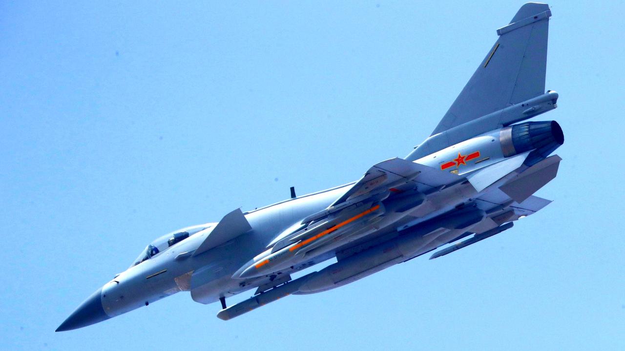 巴基斯坦和阿富汗打起来了，巴基斯坦的中械部队在火力上优势明显，塔利班在边境山区人