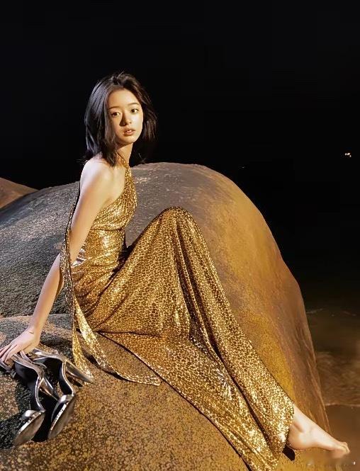 资本家的女儿不会难看的，你看黄杨钿甜就知道了 ​ ​​​