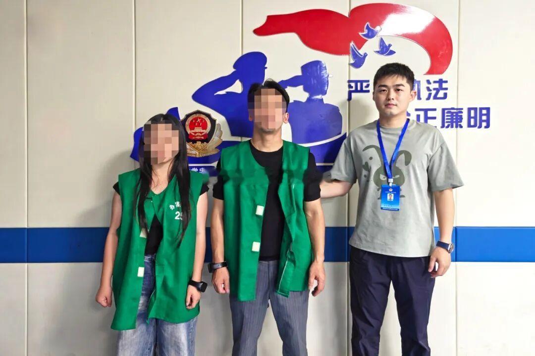 妻子大包小包消费丈夫崩溃系编造此前刷屏的“妻子疯狂购物，丈夫当场崩溃”短视频，官