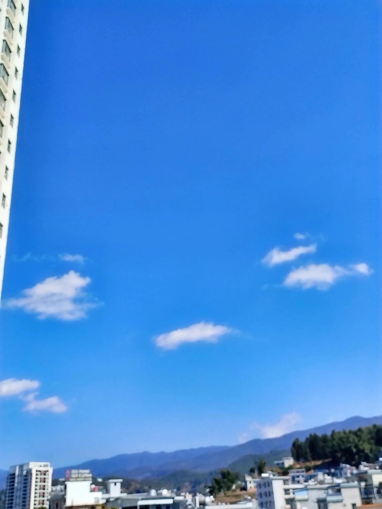 分享你随手拍的风景仍然是蓝蓝的天空白云飘