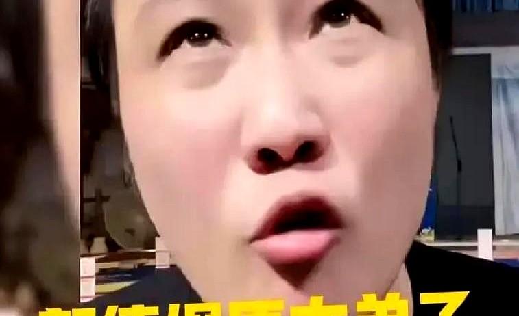 相声圈这水，可真被曹云金搅热了。

他那直播，数据是真吓人。单场同时在线超40万