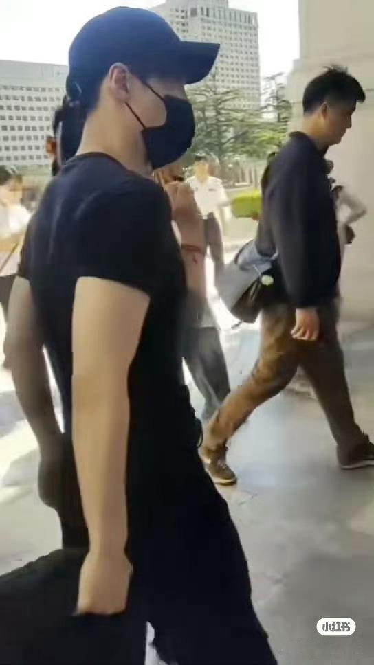 正在犹豫周末要不要去吃自助看到一心的身材立即放弃了