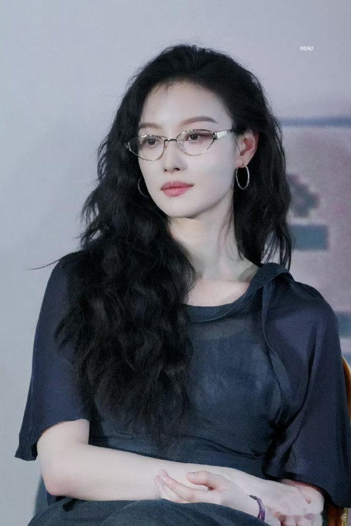 美的不像话了 倪妮 ​​​