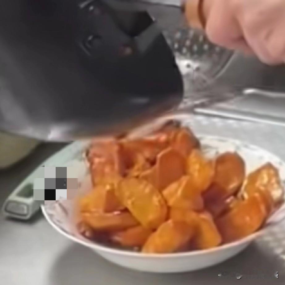 太羡慕了！
60岁的年龄，还能吃到爸爸亲手做的拔丝地瓜，真的太幸福啦！
94岁的