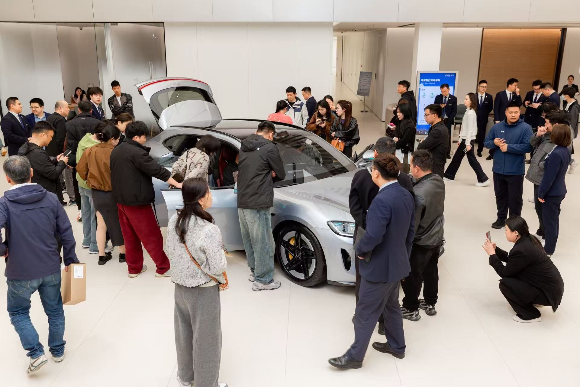 21.98万起步加上4.9万首销权益，尚界Z7系列这次直接把诚意摆到了台面上。尚