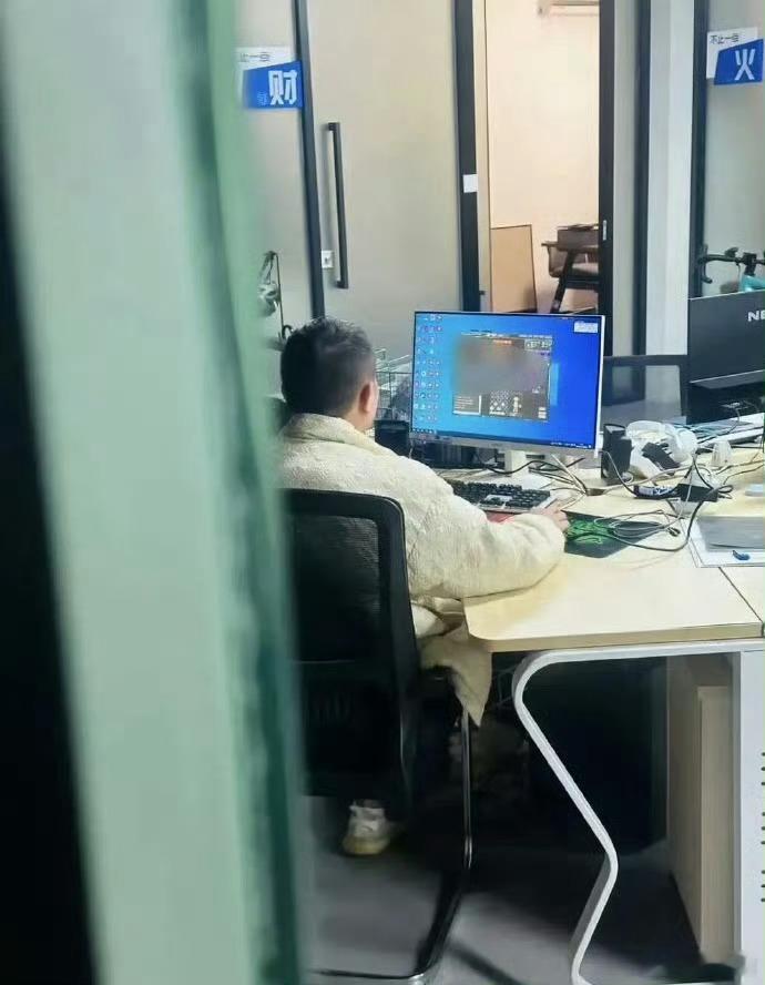 要裁员了，该留哪个员工？ ​​​