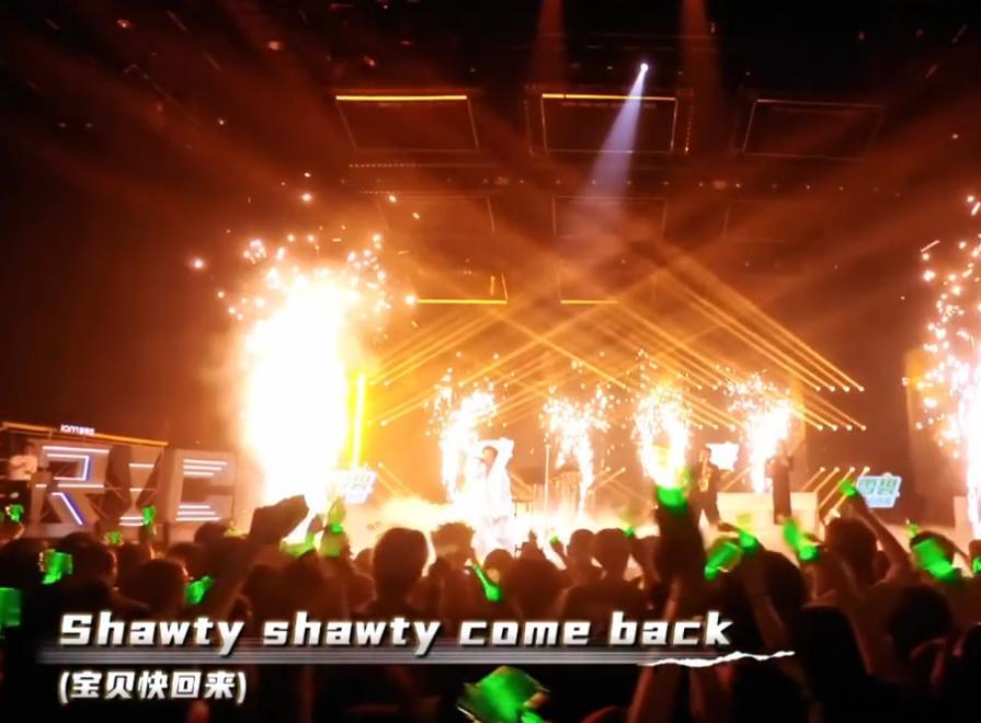禾伙人被夏地夏地占领十亩田后陡门的夏日晚风融进旋律，王一珩舞台唱响夏地夏地，回看