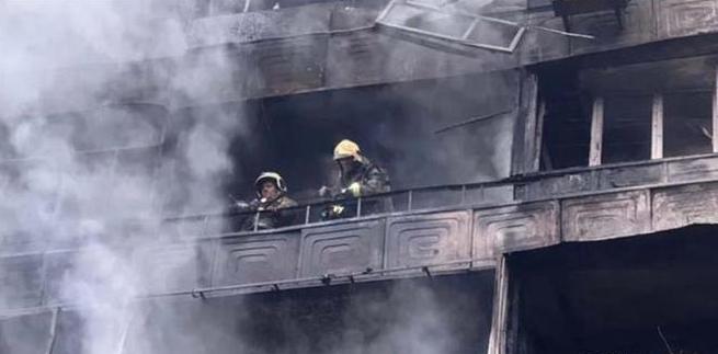 剧烈爆炸过后，朝鲜弹道导弹砸向扎波罗热钢铁厂，直接让一座大型钢厂全面停工。乌克兰