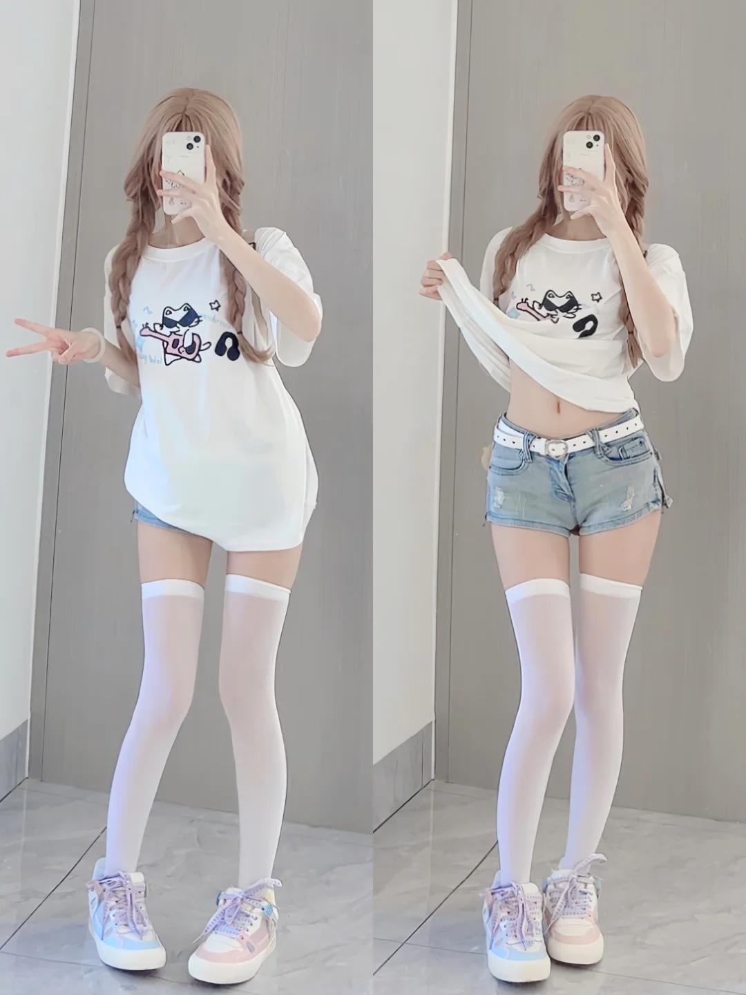 #夏日生活打卡季#👕👖 宽松随性，白色印花oversize T恤搭配牛仔短裤