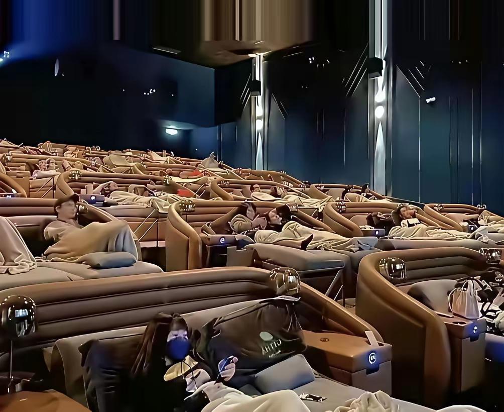 这样的电影院高级吧？在这样的电影院看电影享受吧？你去过这样的电影院看电影了吗？