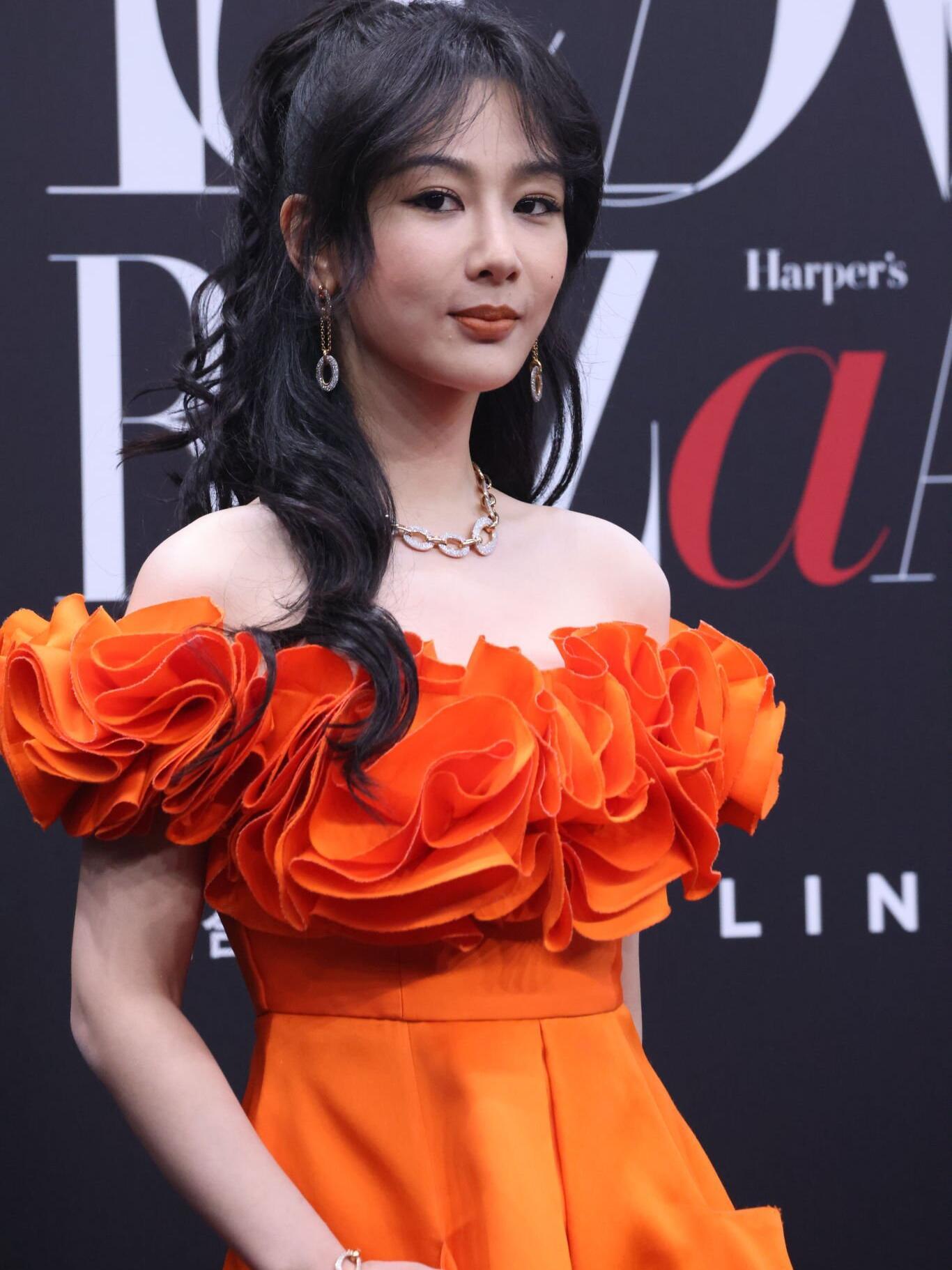 杨紫多巴胺橘色好亮眼诶 ​​​