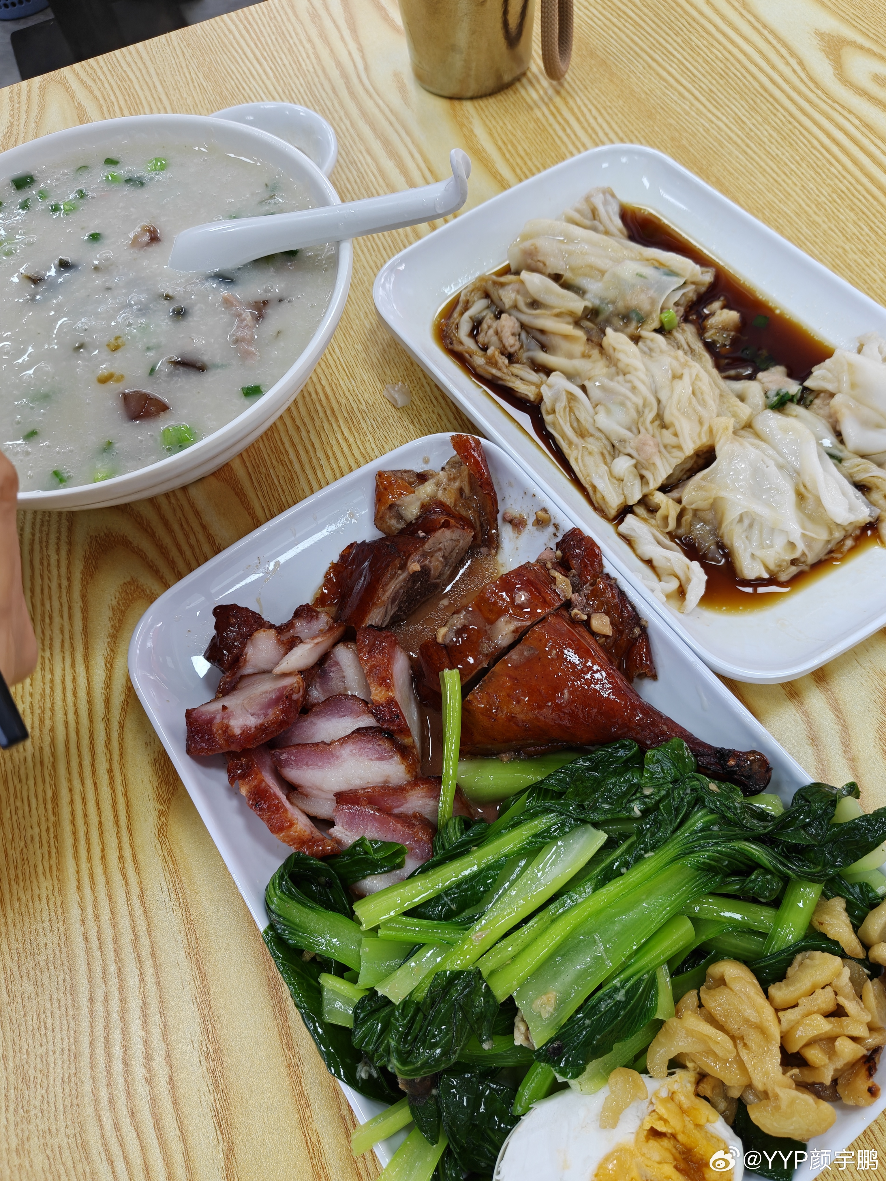 吃了一周的川菜，回来看到这一桌，简直小清新