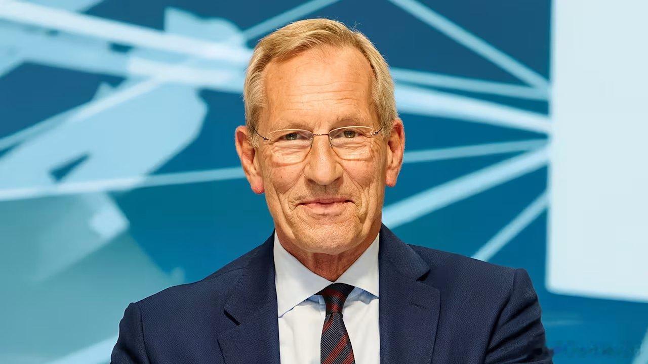 🚨拜仁慕尼黑監事會中安聯集團的席位變動，維爾納·齊德柳斯博士在代表俱樂部戰略合