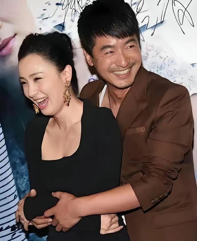 这是你情我愿，看他俩笑得多开心。
