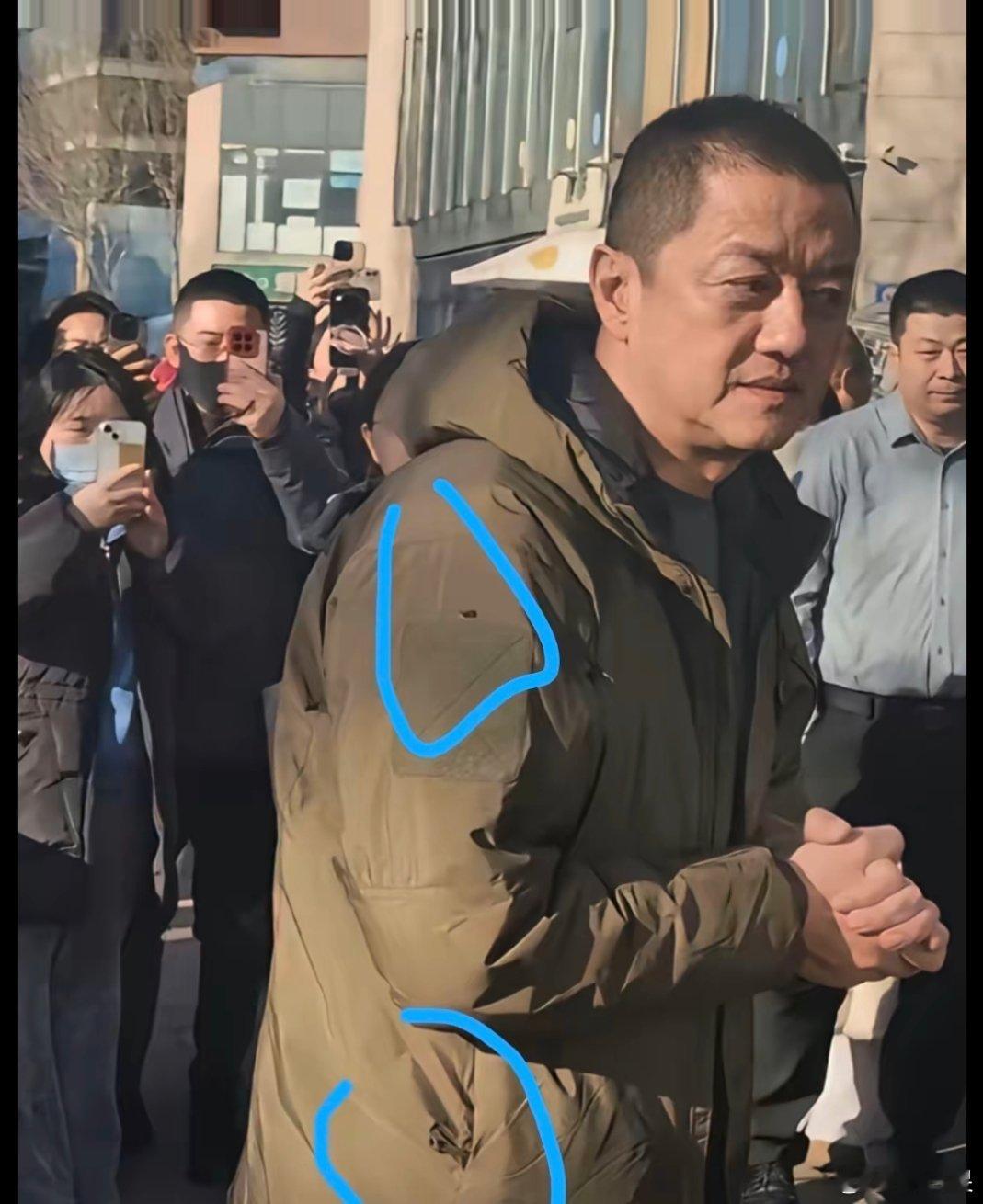 做了20年慈善，吃穿看淡，一般人坚持不住！李亚鹏先生，全世界都给您点赞！！ 