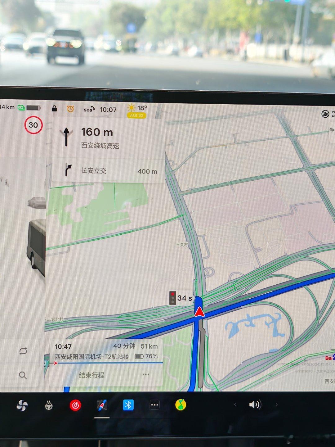 怪不得特斯拉车主都拿个手机导航，车机导航是真的难用啊，路不熟更难用。。[允悲] 
