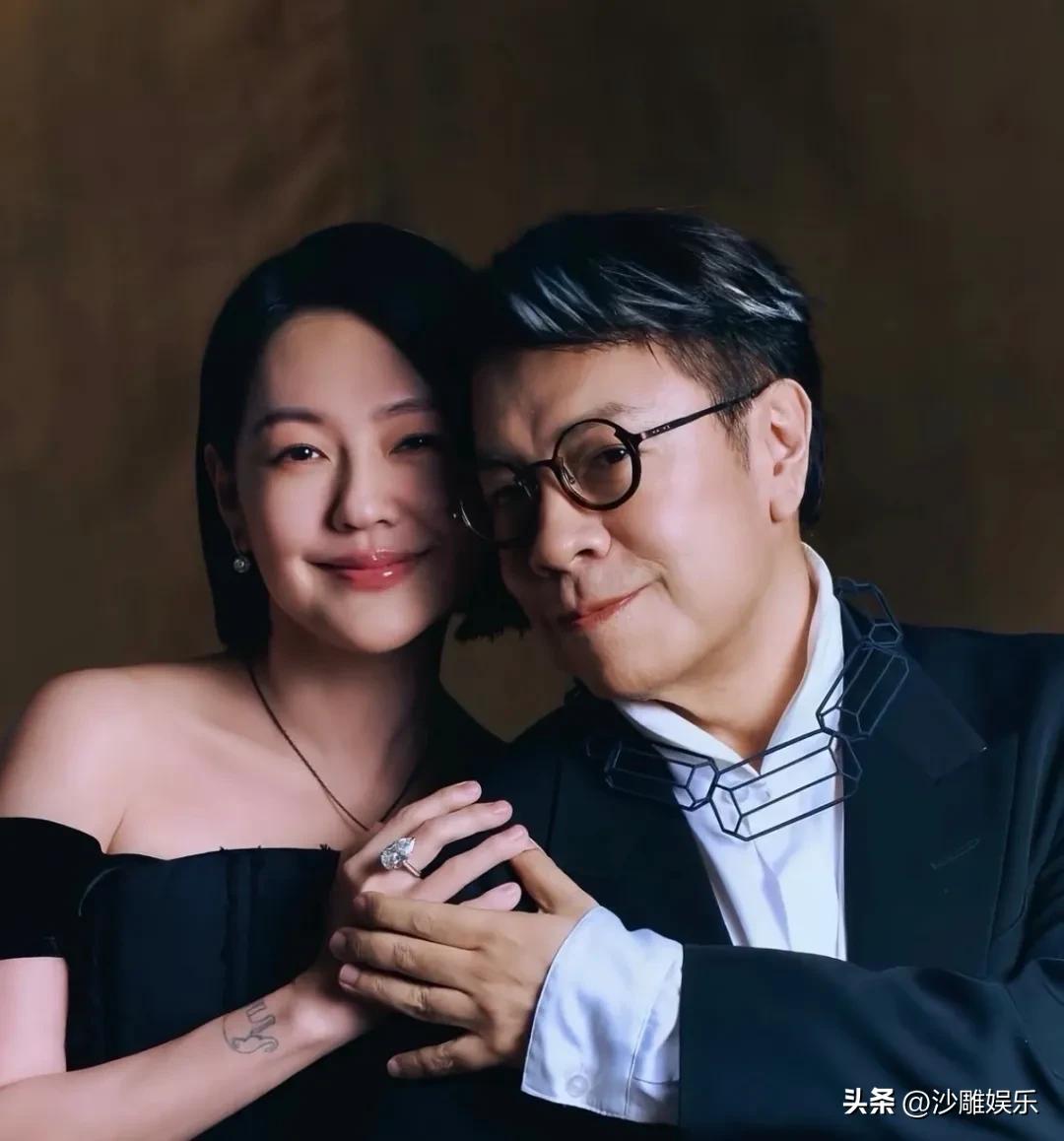 蔡康永小S ，久违合体！
 
3月19日，停工近一年的小S正式重返摄影棚，开启《