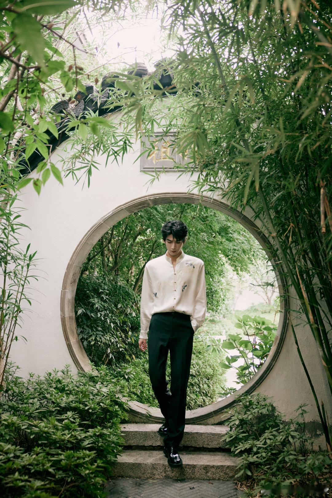 张凌赫湖南跨晚官宣湖南跨晚的舞台又添一枚重磅惊喜！张凌赫的加盟瞬间拉满期待值，不