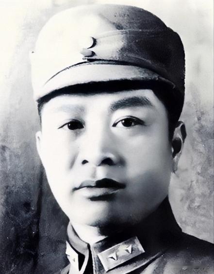 他率独立团征战北伐沙场，斩获铁军赫赫威名，他皖南事变身陷囚牢，作《囚歌》明志坚守