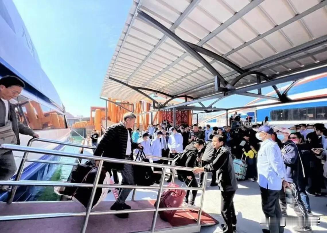 大陆籍两名遇难者家属今天抵达金门，处理善后事宜。大陆家属团由泉州市台港澳办公室副