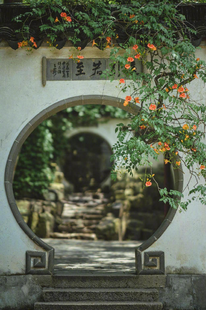 “ 应是天仙狂醉，乱把白云揉碎。” 