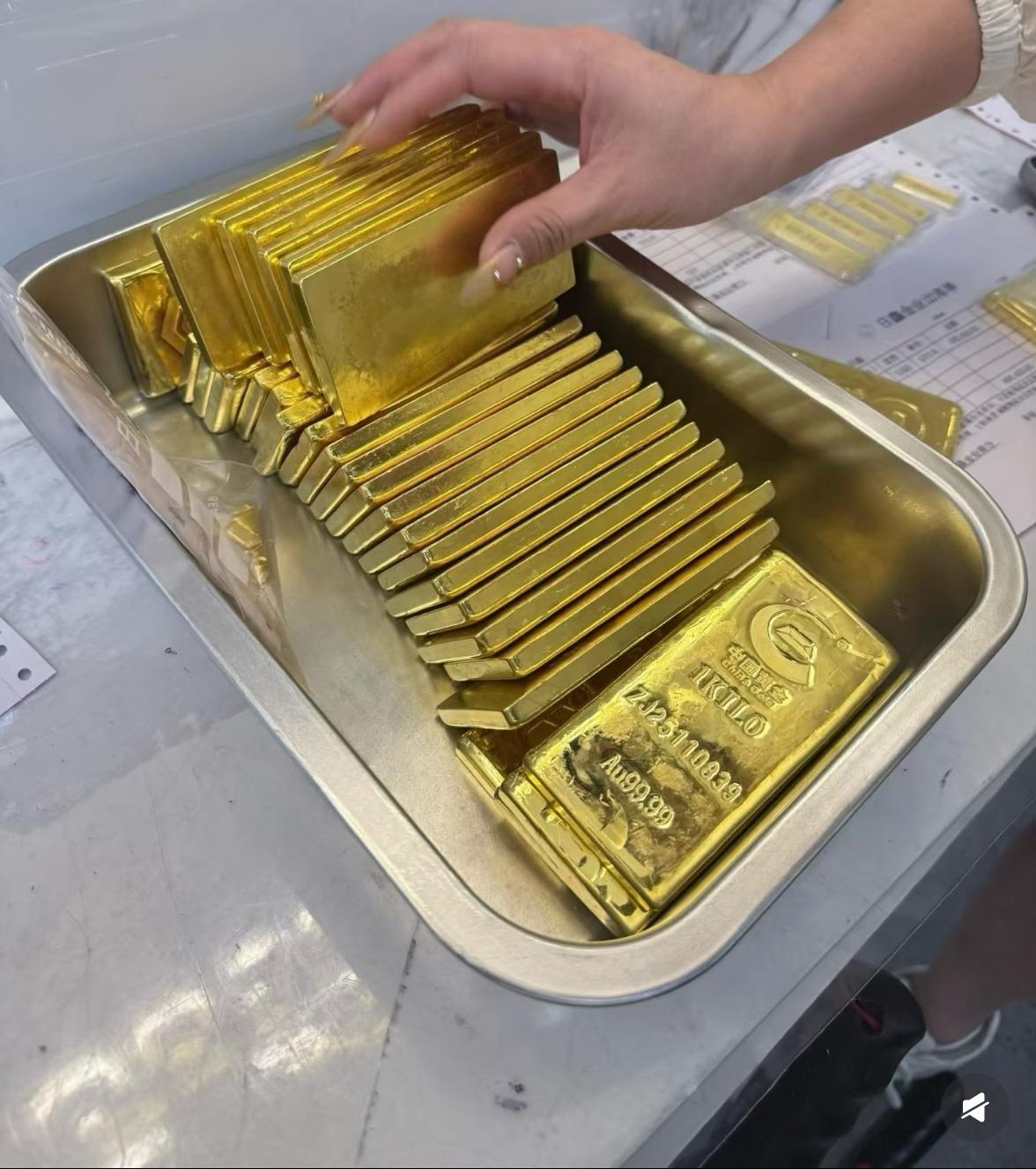 这下好了，
黄金估计要暴跌了，
又一个重磅消息传来，可能会把黄金价
直接打入“冰