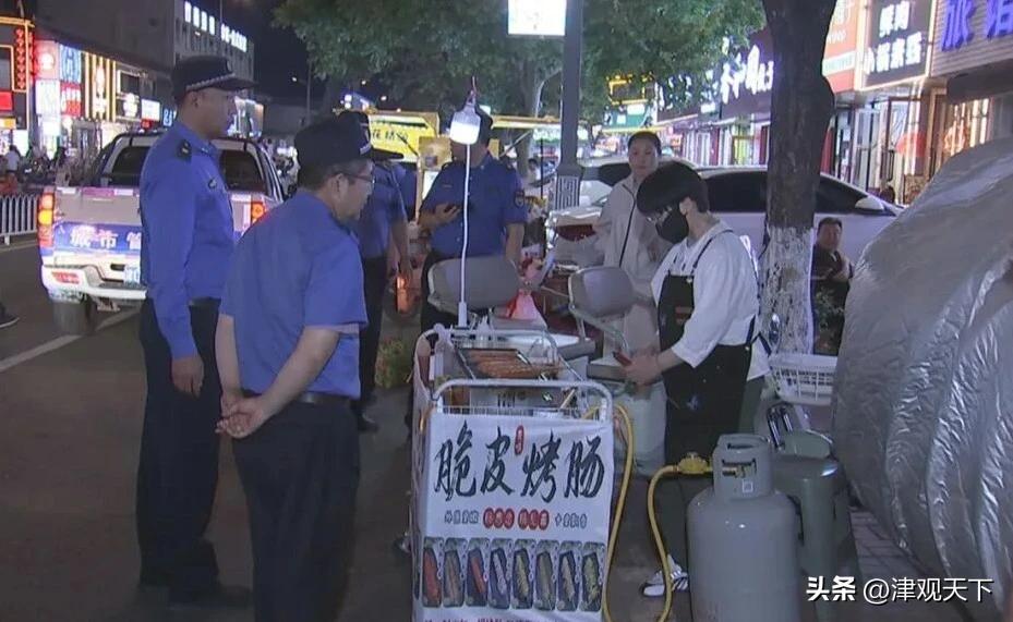 昨晚开始严查！天津一区重拳整治露天烧烤

爱吃夜宵烧烤的朋友们，最近可得注意啦！