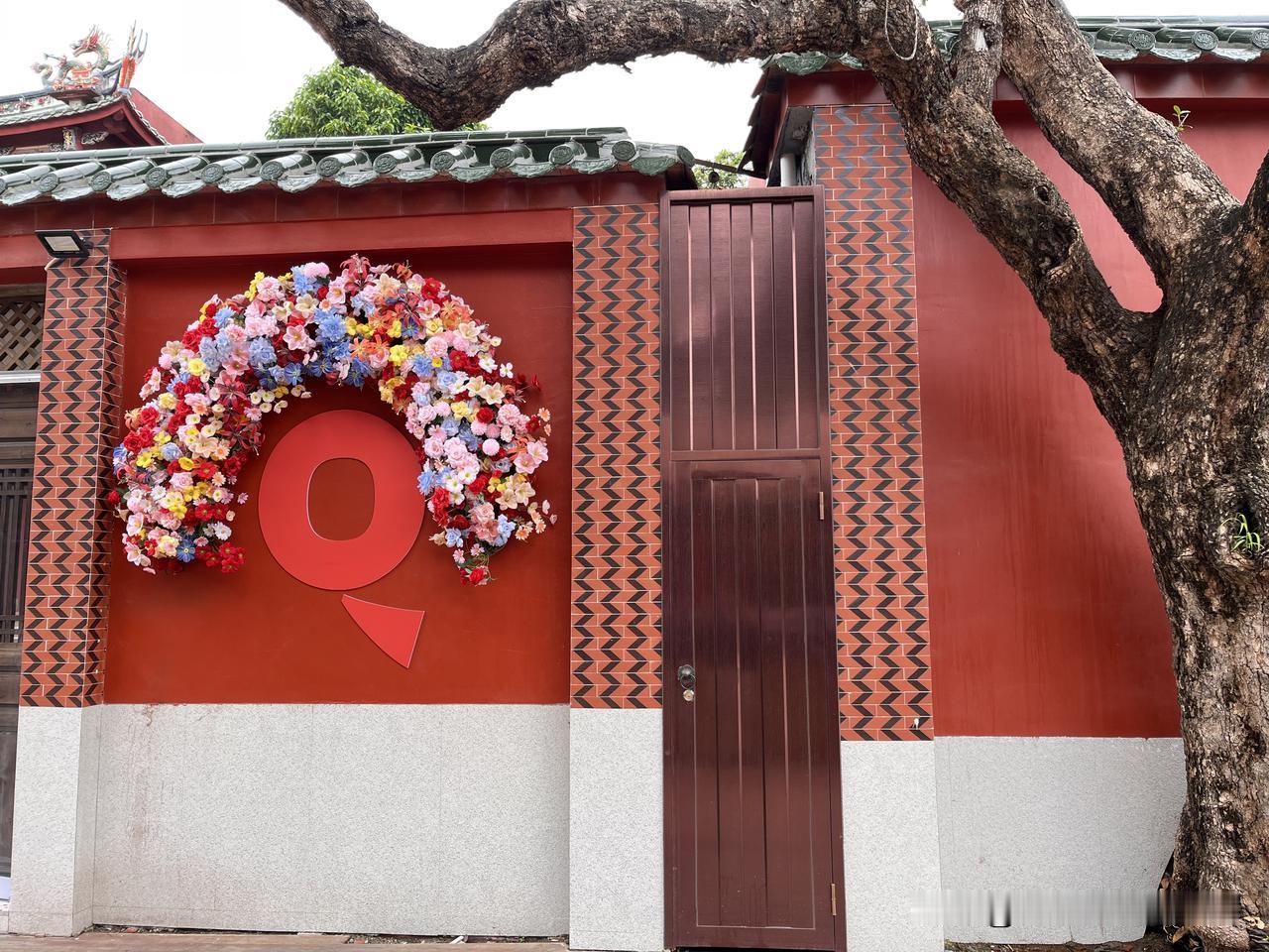 拍摄于泉州开元寺佛教博物馆外墙，整得蛮漂亮的，适合打卡