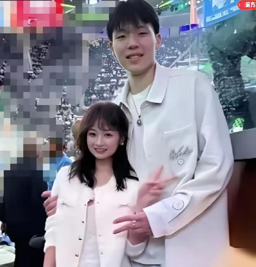 杨瀚森，一份4年2139万美元的NBA合同。
他女友，孙海懿，放弃国内工作，跟去