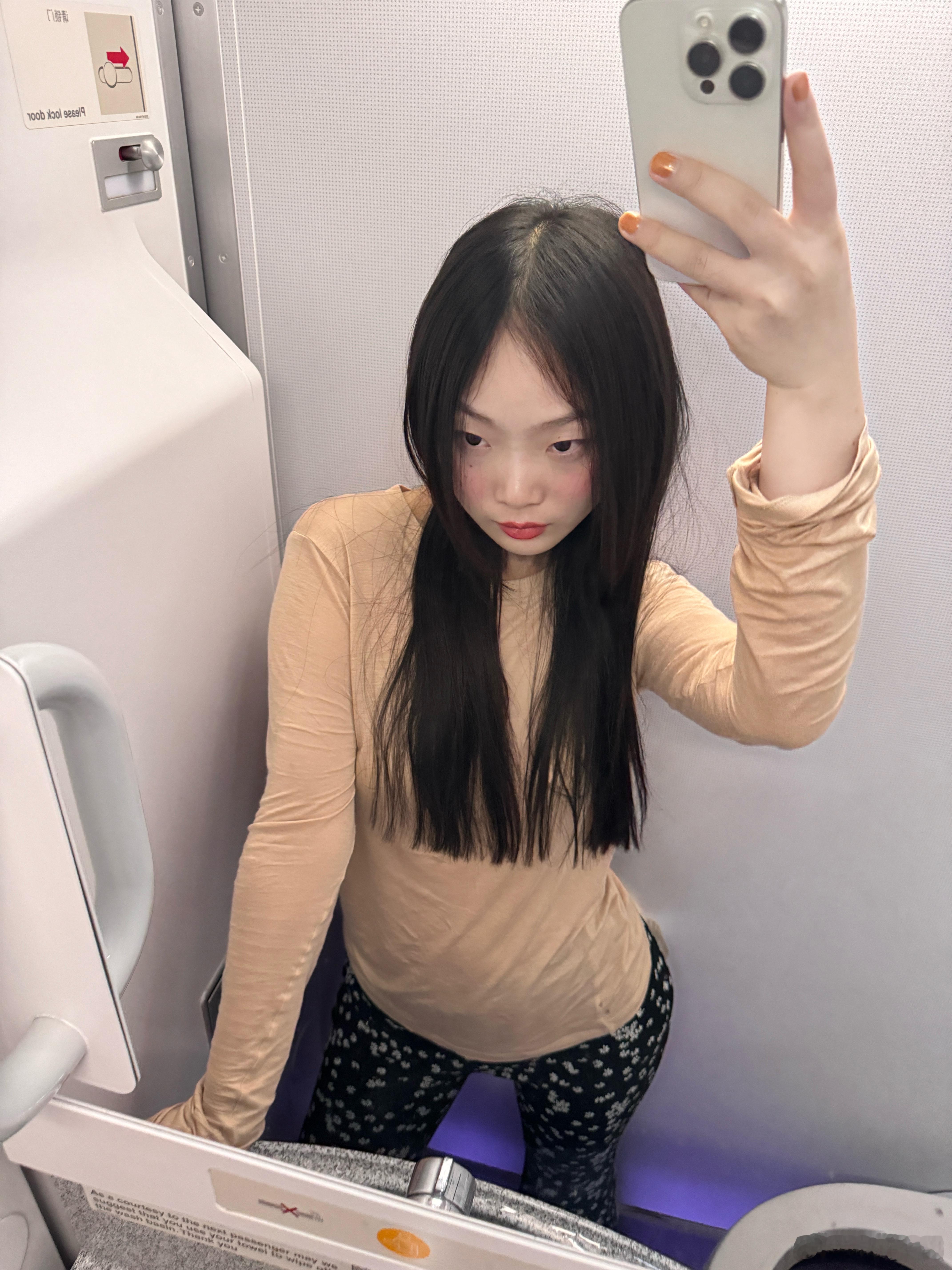 我回来了！十一点仍然热闹的bangkok🇹🇭～脸上多了一颗痣是办入住以后马不