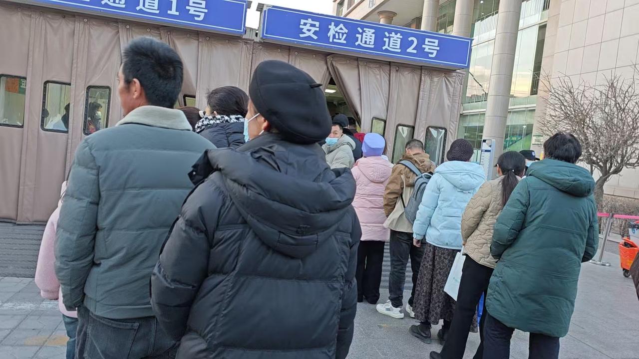 看到医院人山人海才感觉到身体健康是多么的重要。人活着不是以财富多少作为幸福的指标