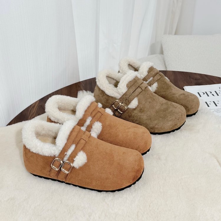 #大妈的精选#  秋冬必入 —— 【 复古厚底内增高勃肯鞋 】，内里毛绒绒的，穿